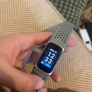 Gray Fitness Charge 6 Tracker